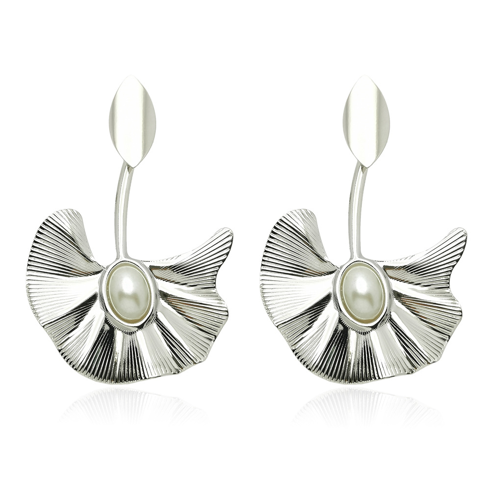 Creative fashion personalized leaf earrings