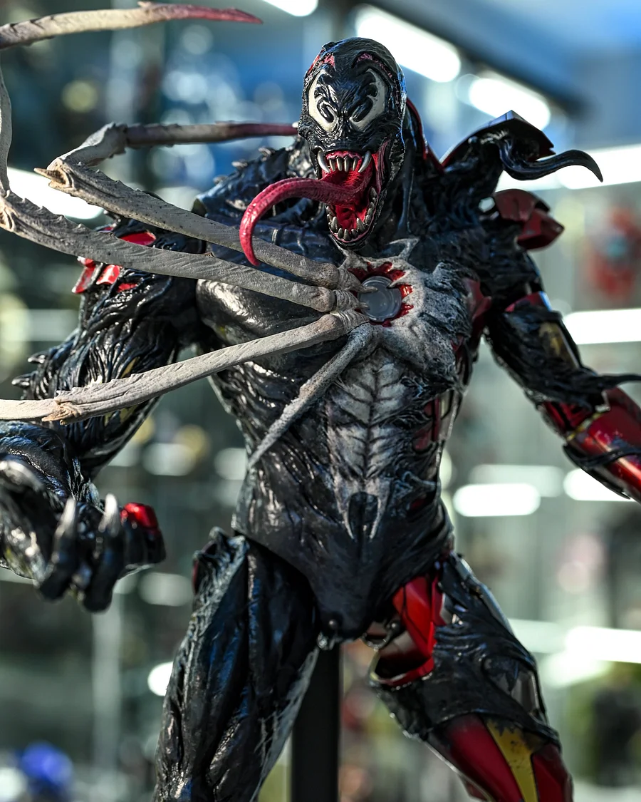 Hot toys AC04 Marvel's Spiderman Maximum Venom Venomized Ironman 1