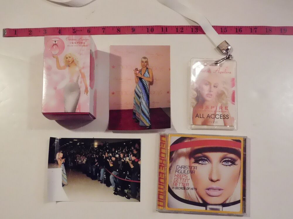 Christina Aguilera Perfume set 1 signed Perfume, 1 CD, 1 lanyard, 2 Photo Poster paintings  B25