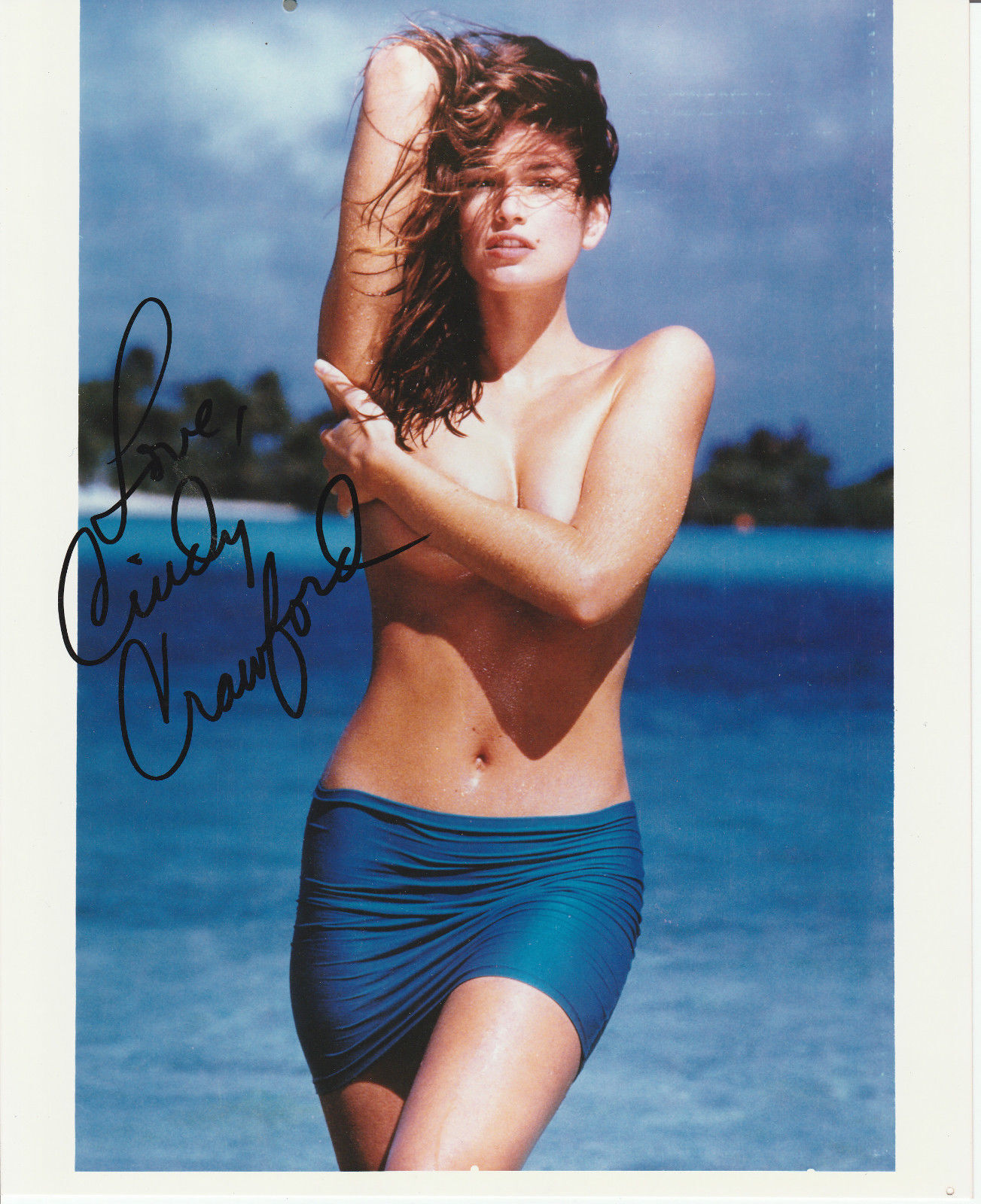 CINDY CRAWFORD SIGNED AUTOGRAPHED 8X10 SEXY ON THE BEACH NO TOP W/COA