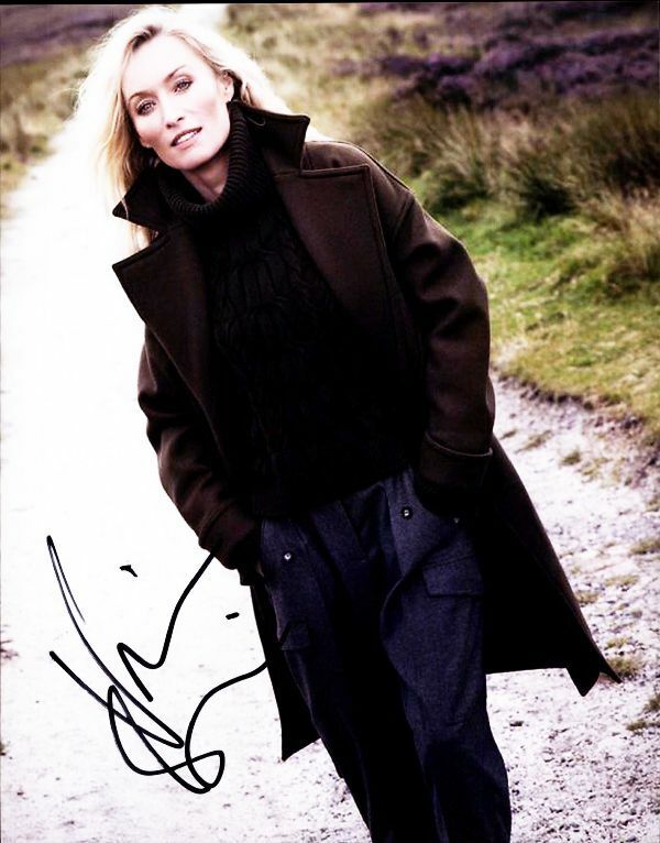 Victoria Smurfit authentic signed celebrity 8X10 Photo Poster painting |CERT Autographed 41916i1