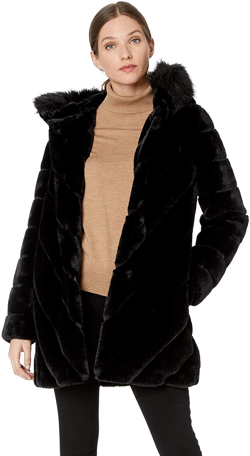 Women's Faux Fur Trimmed Collar and Diagonal Body Lines