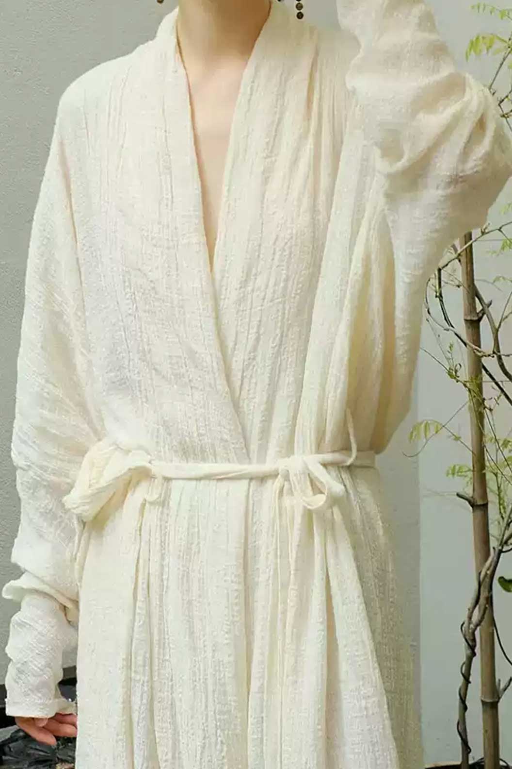 Kimono Robe in Off-white Cotton Linen with Long Kimono - 禅文化祭 Stupa Stones