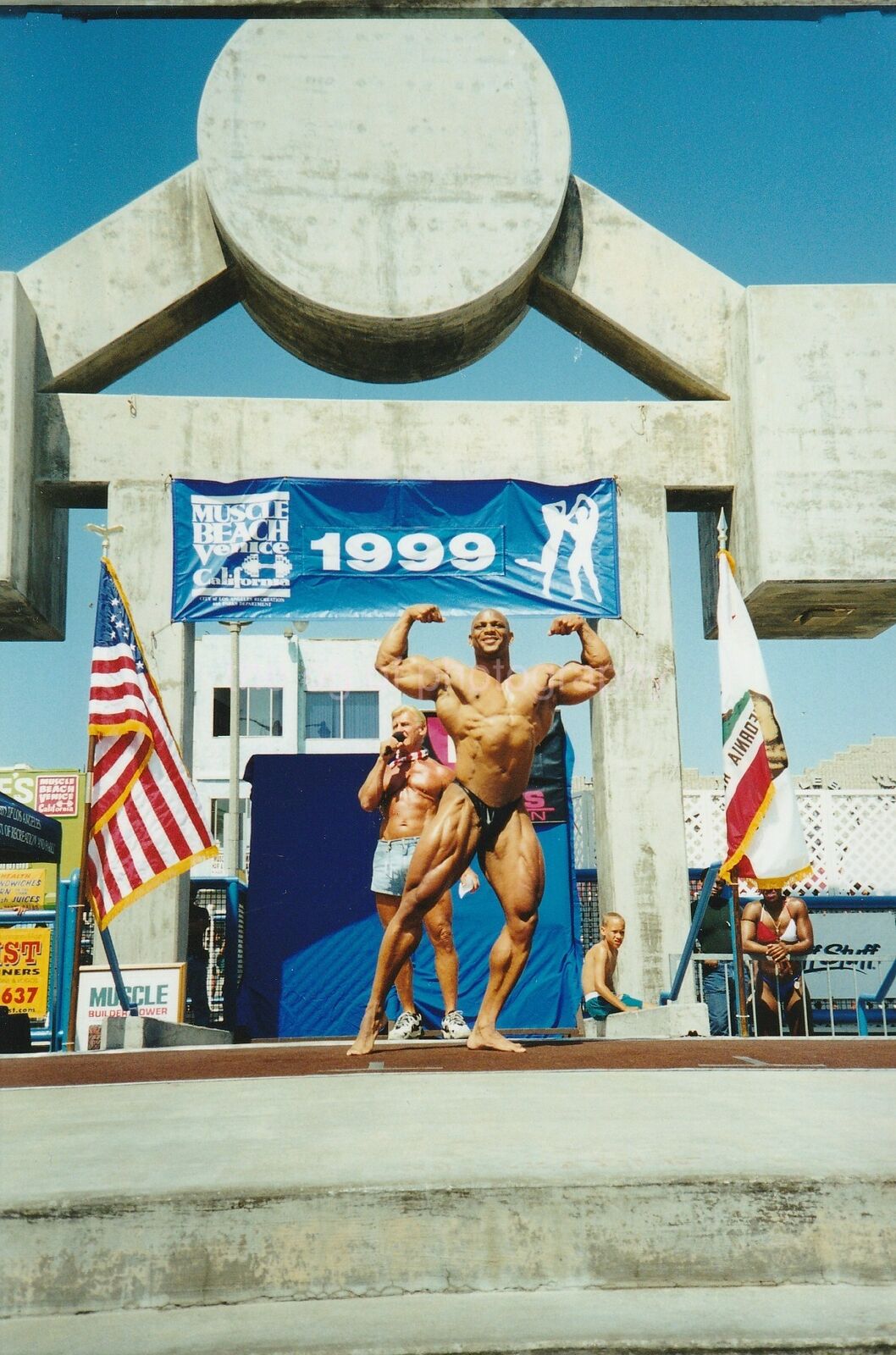 MUSCLE MAN Venice Beach California FOUND Photo Poster painting Bodybuilding Snapshot GUY 92 7 R