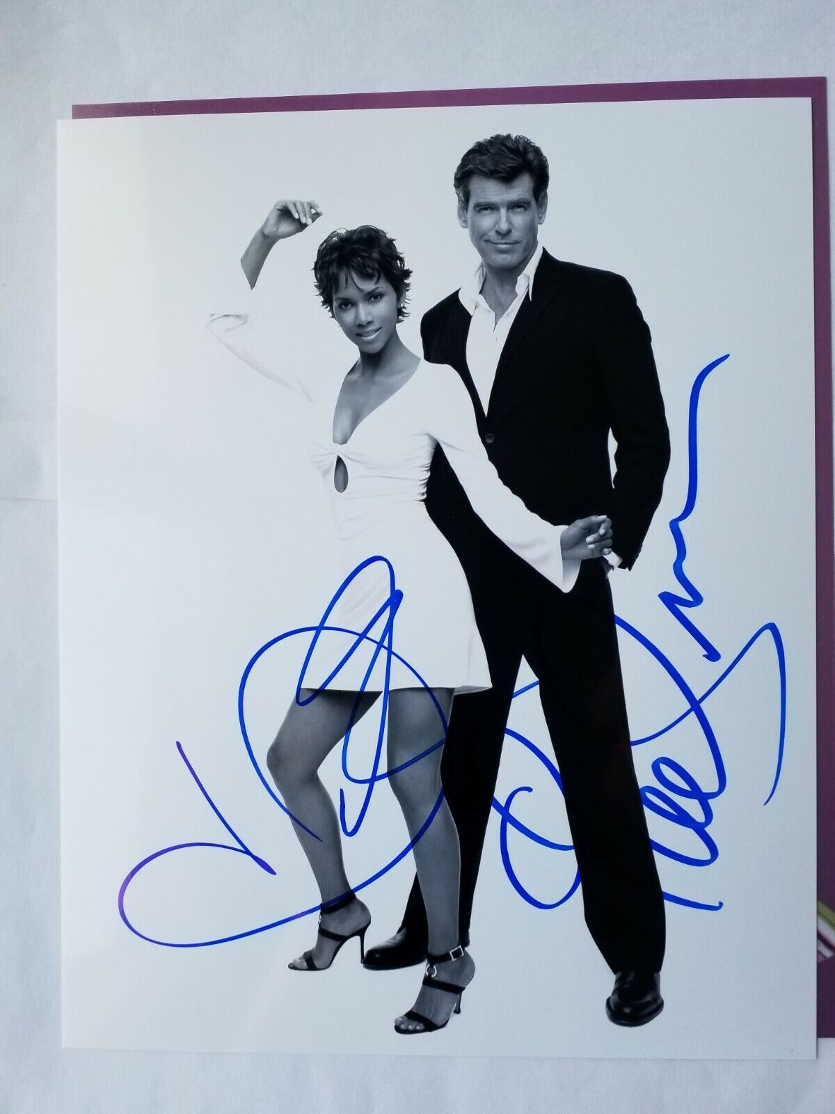 Autographed Halle Berry & Pierce Brosnan Authentic Signed 8 x 10 Photo Poster painting Nice