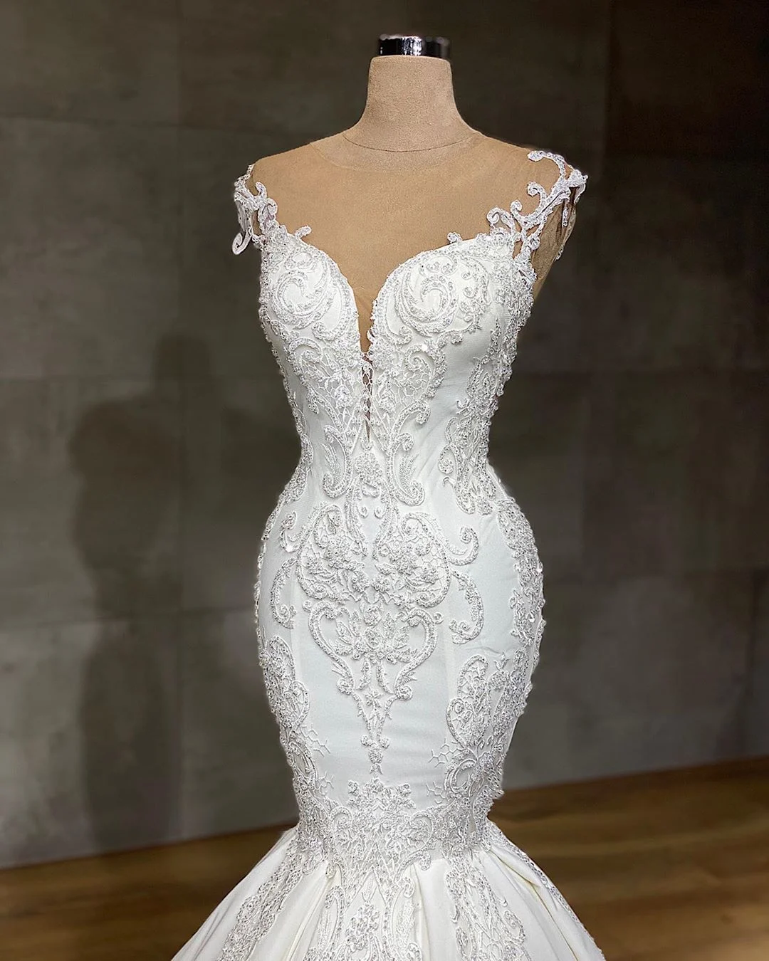 Chic Sweetheart Lace Appliques Mermaid Wedding Dress With Detachable Skirt main image 0