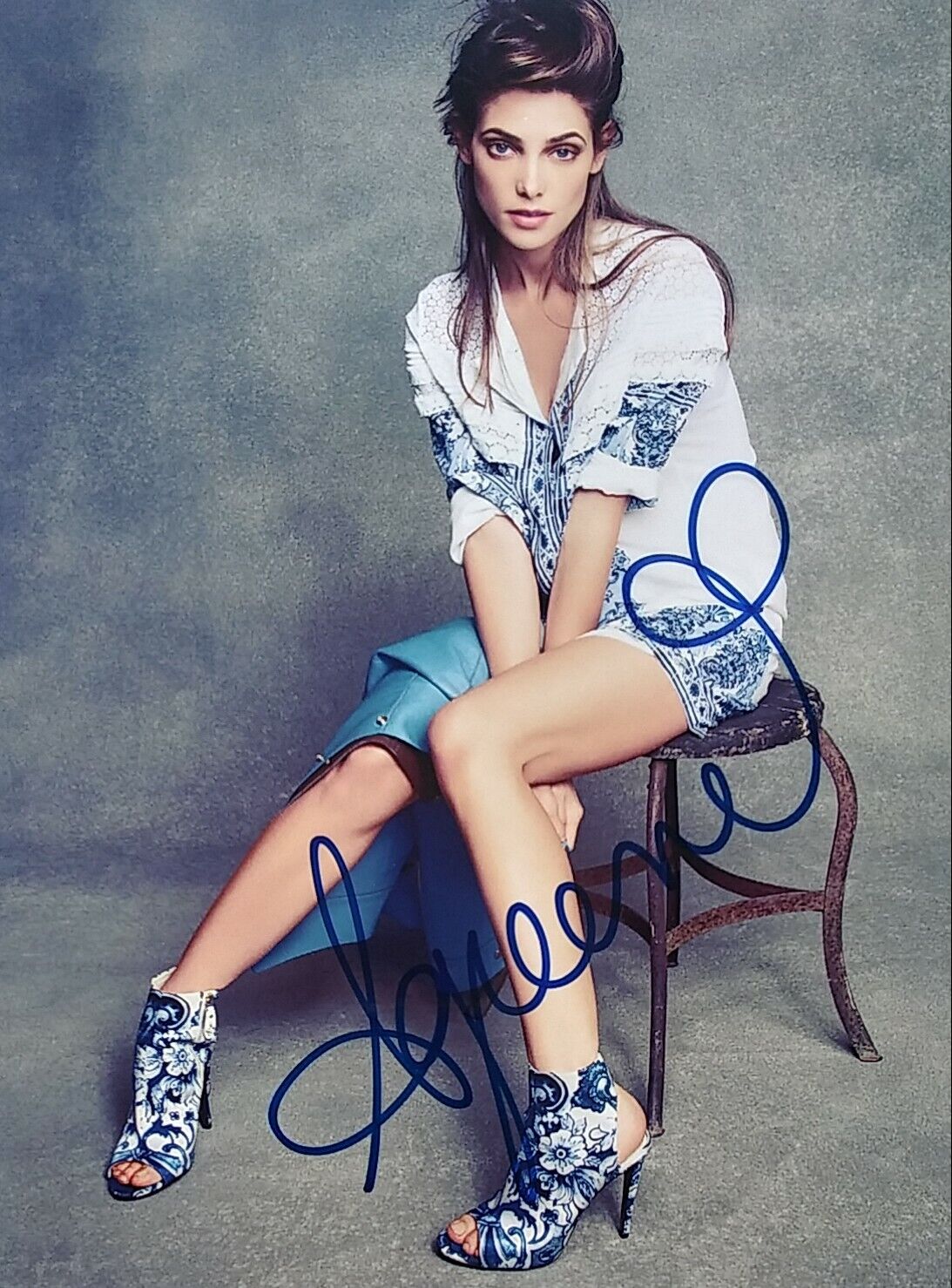 Ashley Greene signed 8 x 10