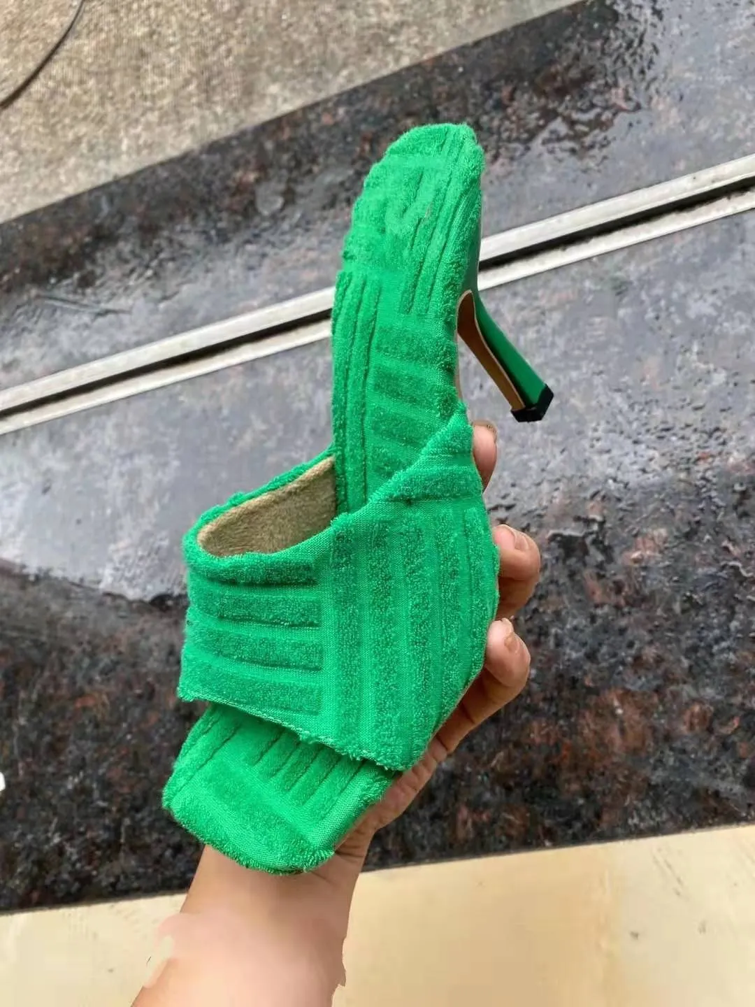 Qengg 2022 women new Luxury one-word thick-soled warm furry women's shoes embossed cotton drag outdoor all-match casual slippers