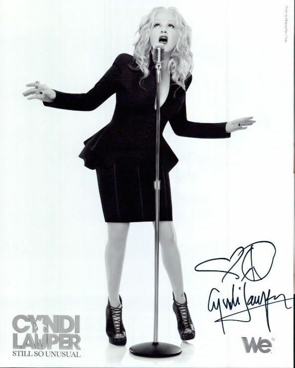 Cyndi Lauper signed 8x10 Photo Poster painting In-person