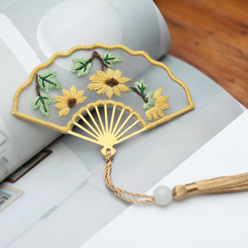 

Chrysanthemum - Fan Shaped Bookmark Embroidery - Cross Stitch, 501 Original