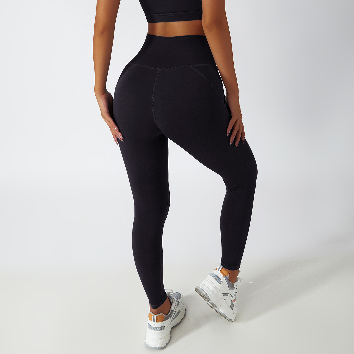 Buy Black renewable fabric sustainable no front seam yoga leggings with side pockets of high quality on Hergymclothing