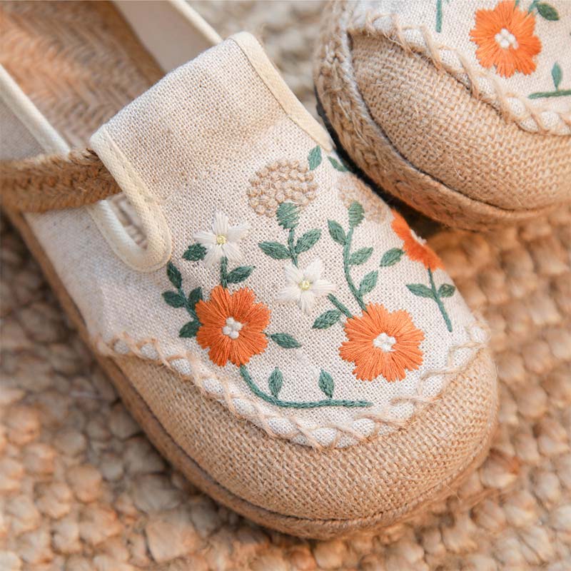 Vintage Embroidery Floral Canvas Flats Shoes - Modakawa Modakawa