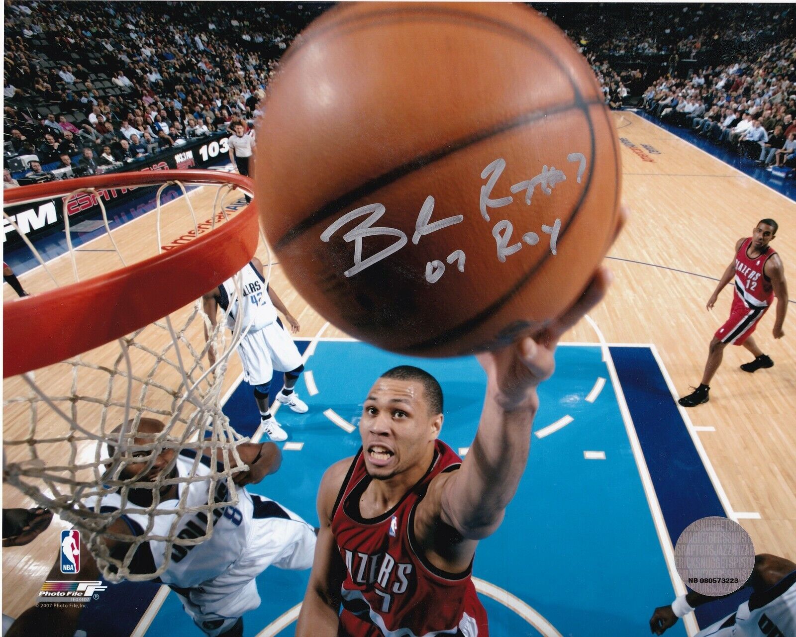 BRANDON ROY PORTLAND TRAILBLAZERS 07 ROY COLOR ACTION SIGNED 8x10