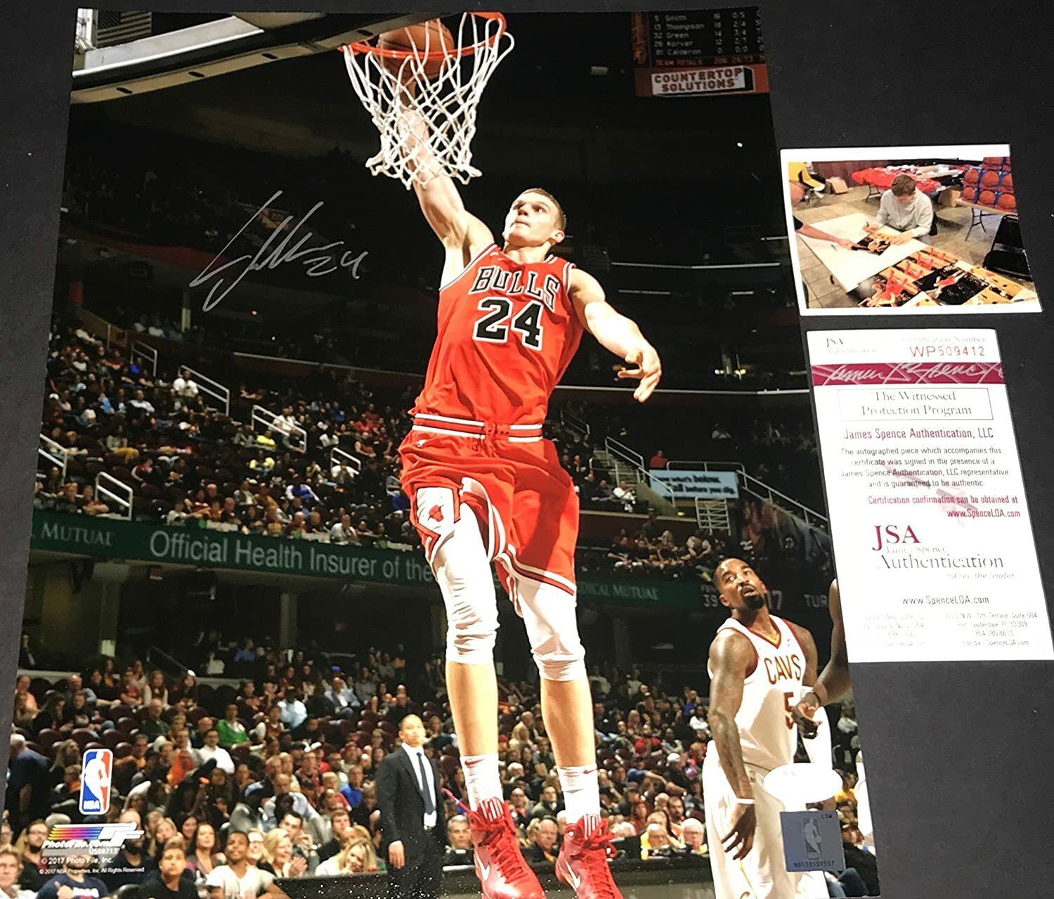 Lauri Markkanen Chicago Bulls Autographed Signed 11x14 JSA WITNESS COA Dunk .