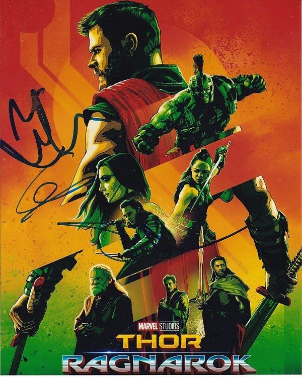 CHRIS HEMSWORTH MARK RUFFALO TAIKA WAITITI signed THOR RAGNAROK 8x10 Photo Poster painting