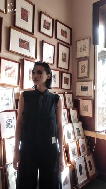 JUMA Qipao Style Vest  - 6 Recycled Water Bottles - Black