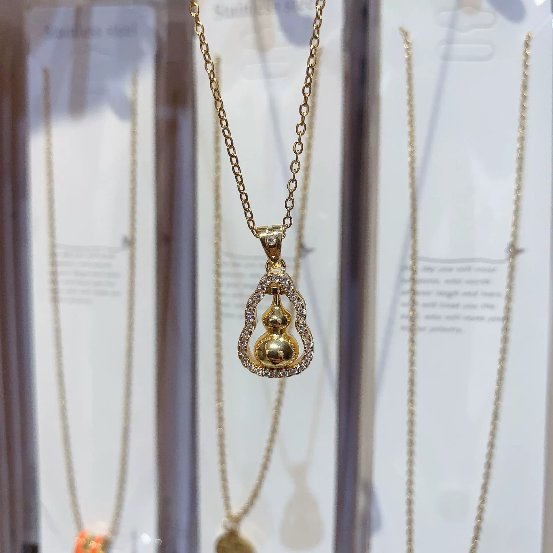 Titanium steel gourd necklace (gourd can be rotated)