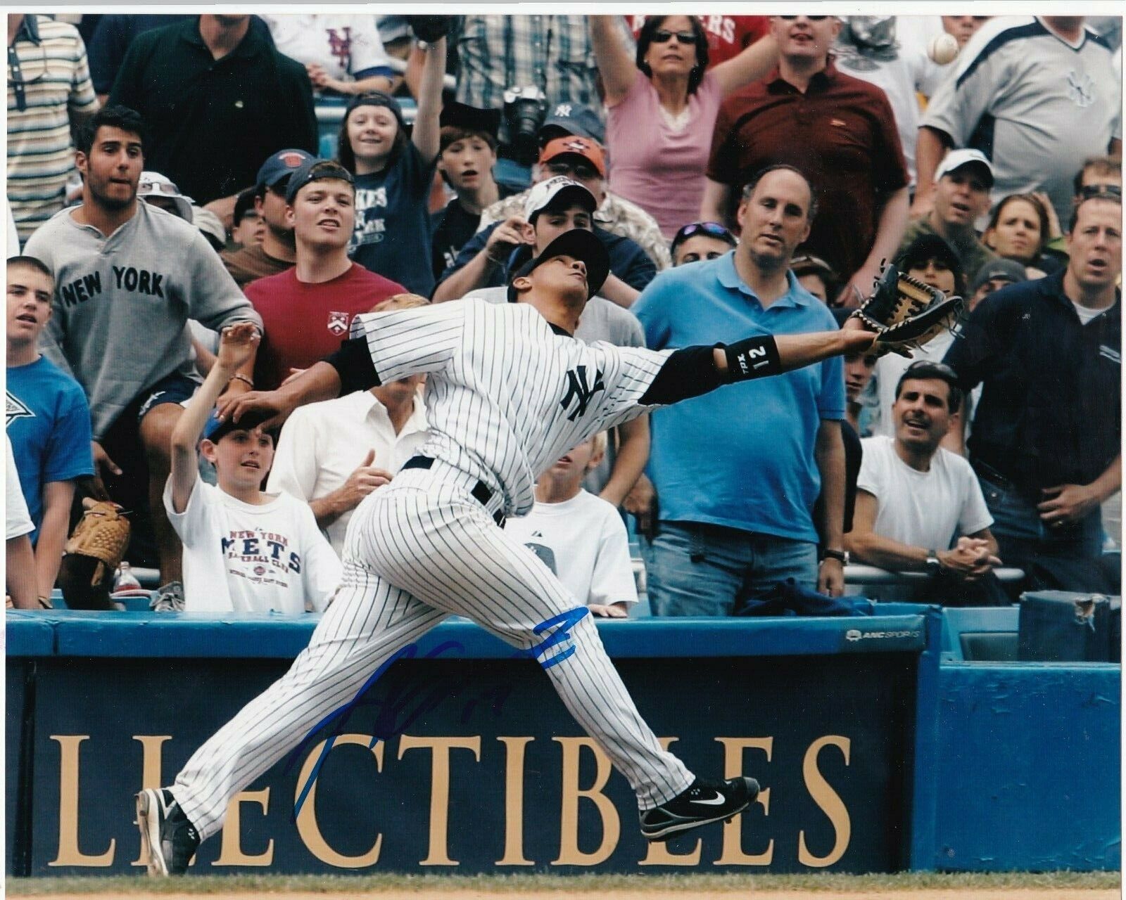 ALBERTO GONZALEZ NEW YORK YANKEES ACTION SIGNED 8x10