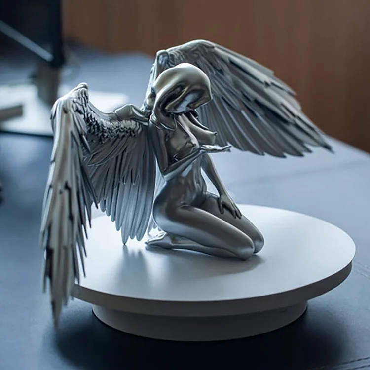 Art cloak angel kneeling ornament