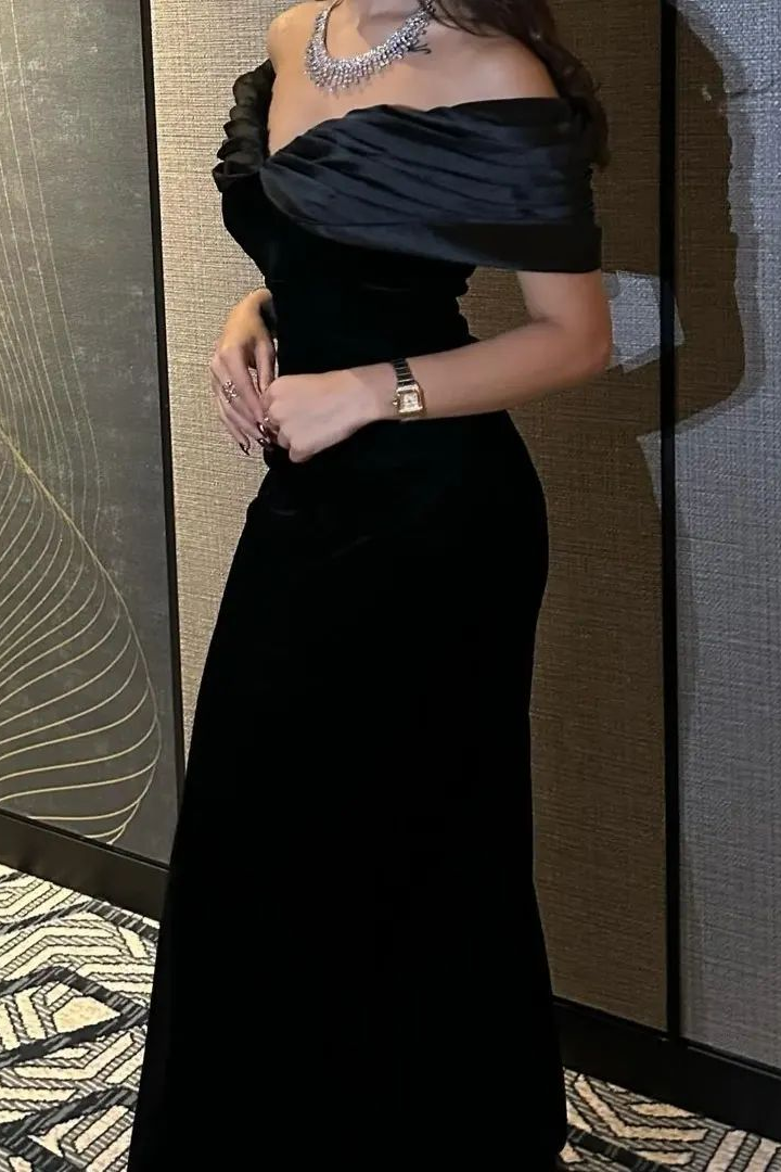 Hellodresses Black Off the Shoulder Sleeveless Strapless Long Prom Dress With Pleated