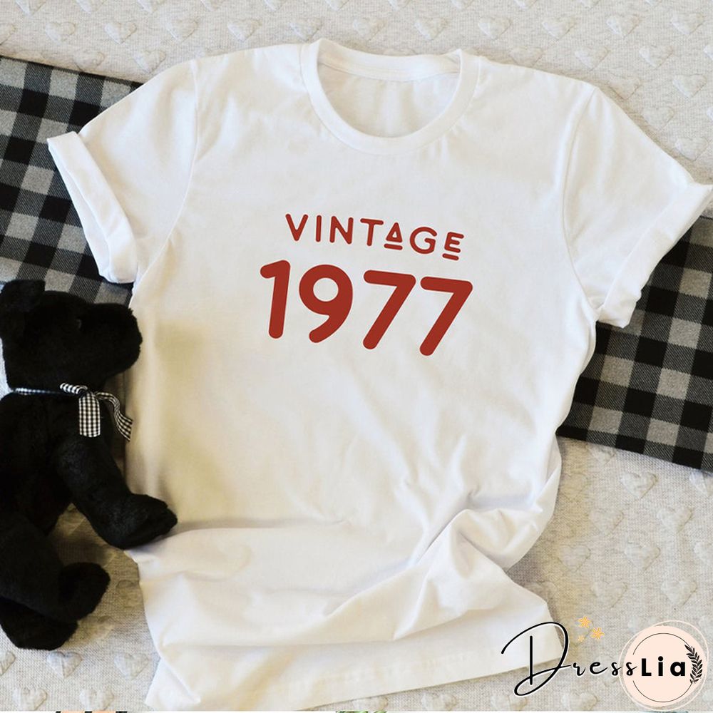 VINTAGE 1977 T-SHIRT WOMEN YEARS OLD 45TH BIRTHDAY GIFTS GIRLS MOM WIFE DAUGHTER PARTY TOP