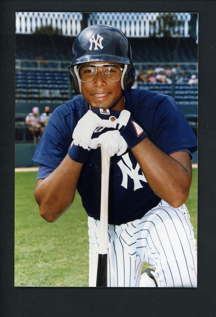 Bernie Williams circa 1992 Press Original Color Photo Poster painting kneeling New York Yankees