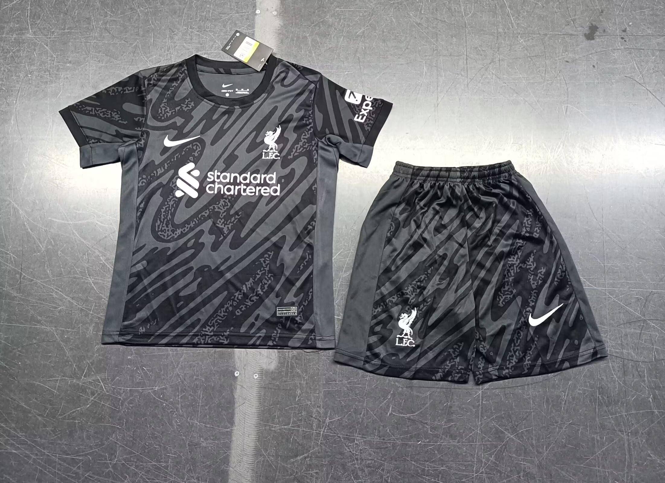 24/25 Liverpool Goalkeeper Black Kids Kit Football Jersey Thai Quality