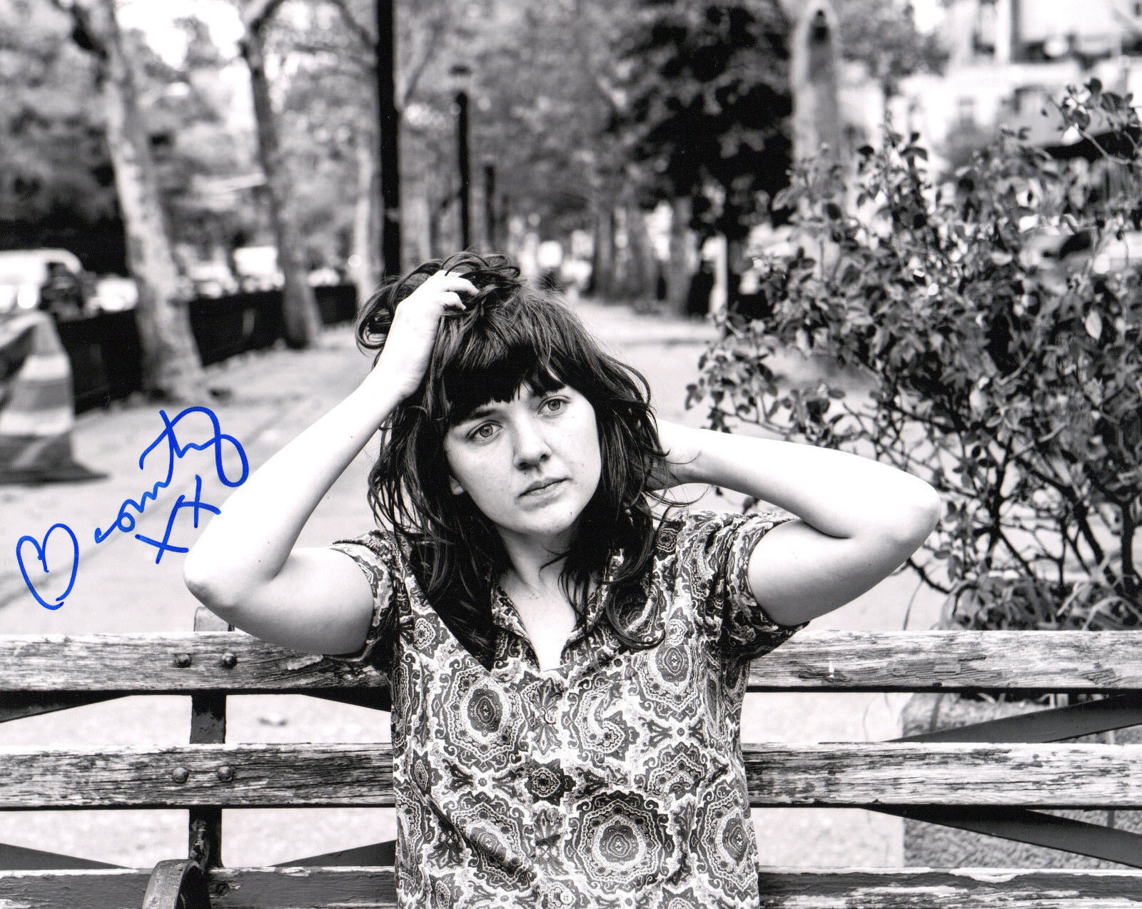 GFA Australian Rock Star * COURTNEY BARNETT * Signed 8x10 Photo Poster painting C1 COA