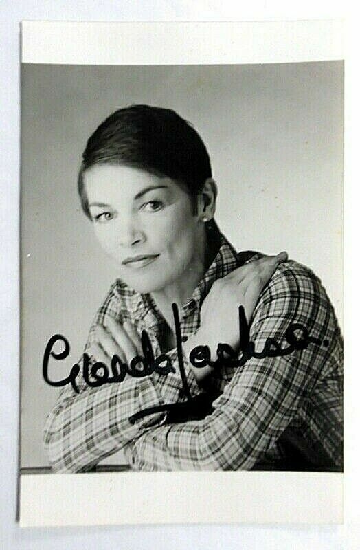 GLENDA JACKSON Autographed 3.5 x 5 Photo Poster painting Actress MP POLITICIAN King LEAR PC1627