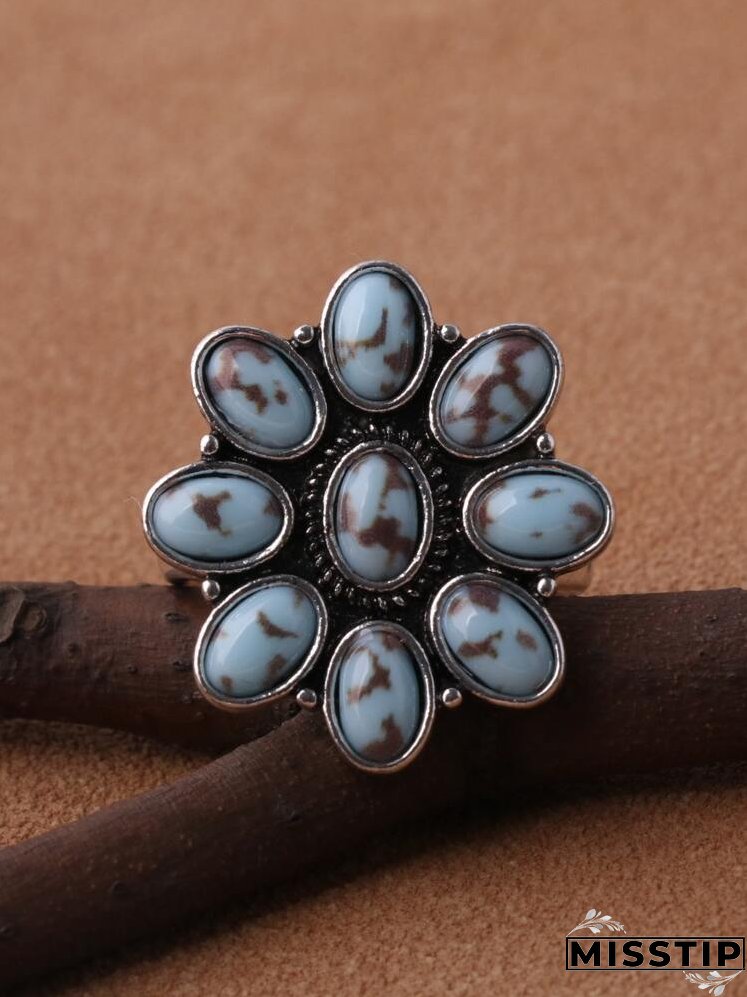 Round Detail Flower Decor Ring