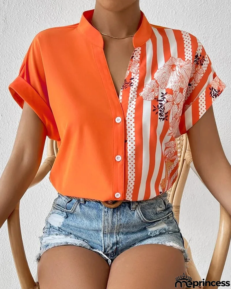 Blouse in panelled floral print with button and short sleeves