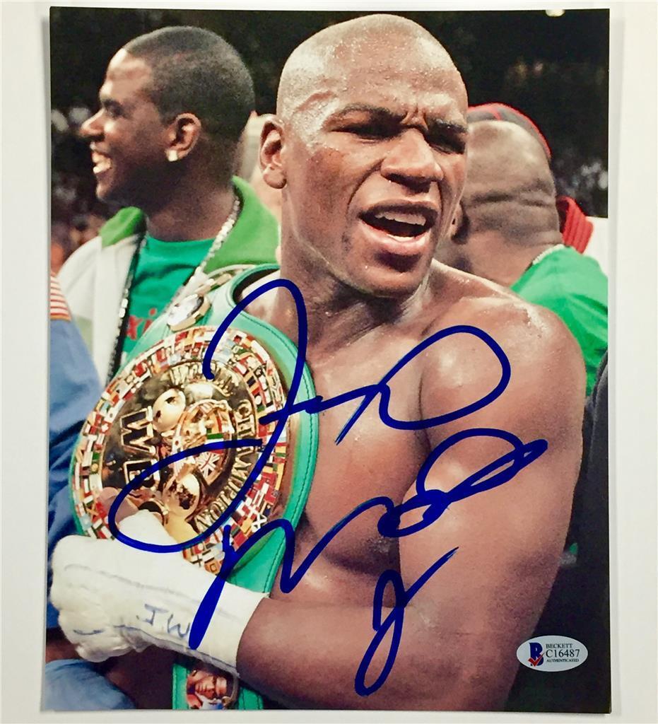 FLOYD MAYWEATHER JR. Signed 8x10 Photo Poster painting w/ HUGE Full Autograph ~ Beckett BAS COA