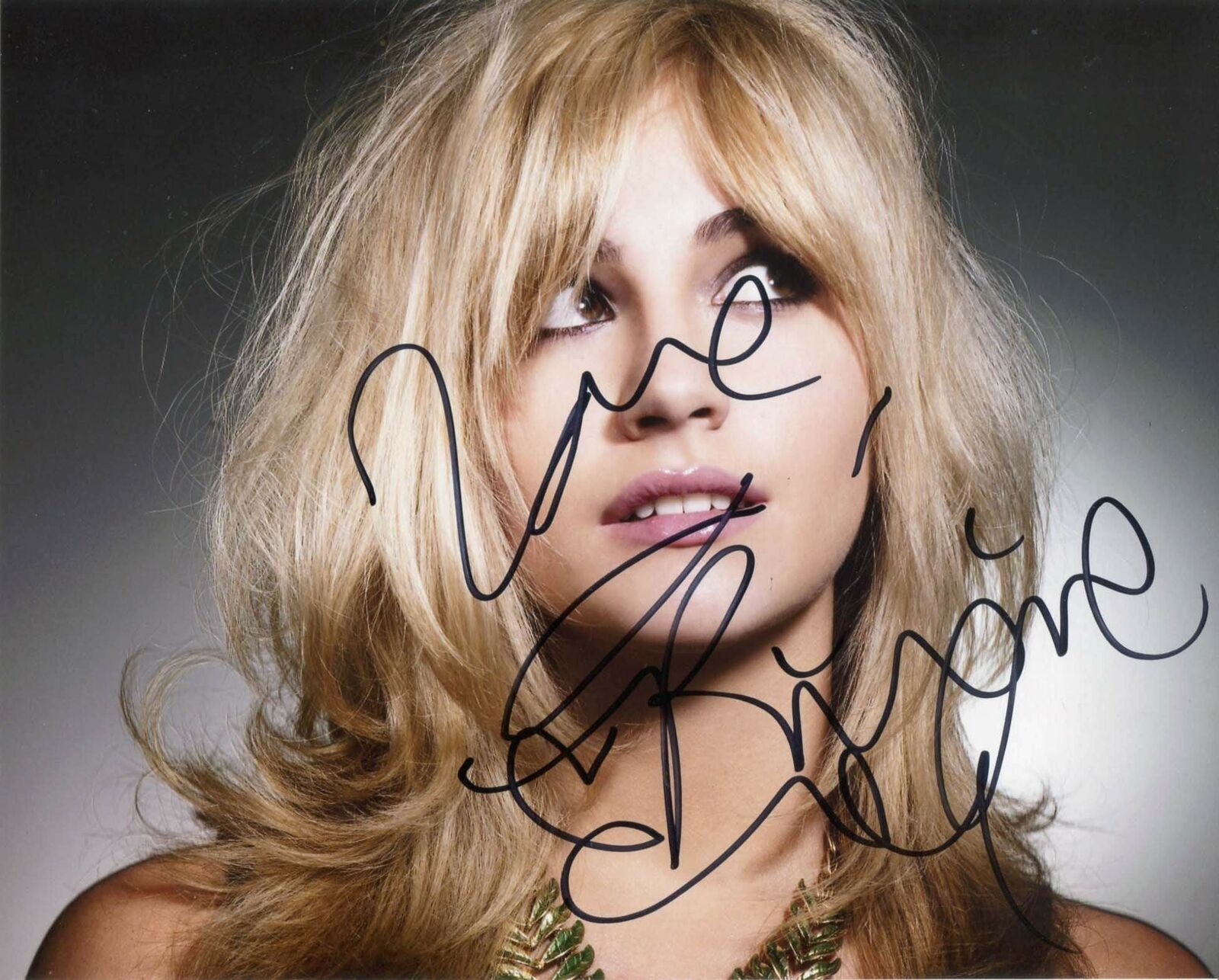 TOP SINGER Pixie Lott autograph, In-Person signed Photo Poster painting