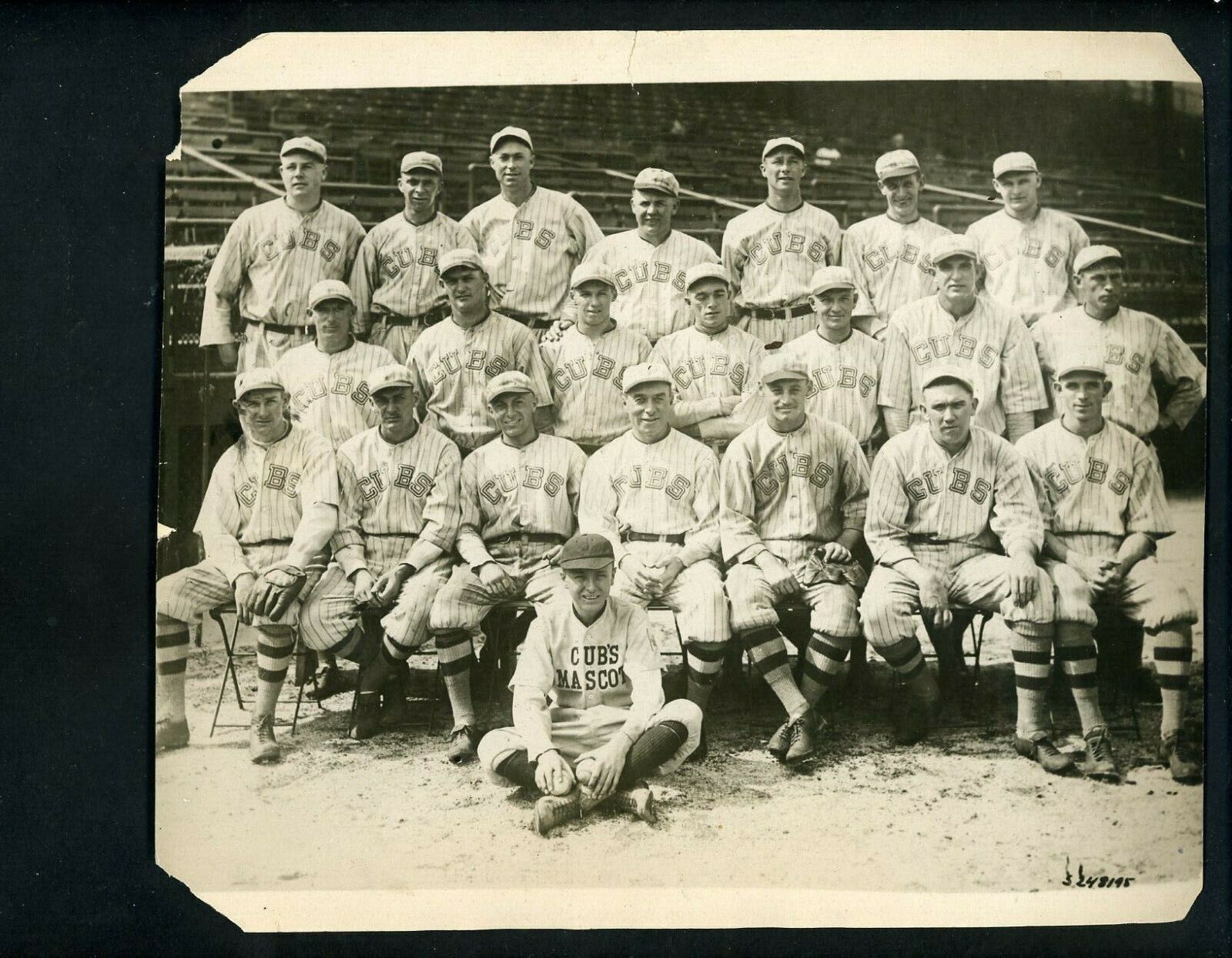 Chicago Cubs 1918 Team Photo Poster painting Type 1 Underwood & Underwood Press Photo Poster painting