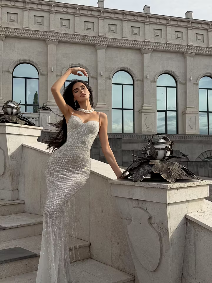 Lussooy Silver Spaghetti Straps Sweetheart Mermaid Rhinestone Evening Dress