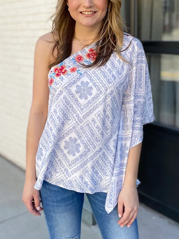 Sloping shoulder print top