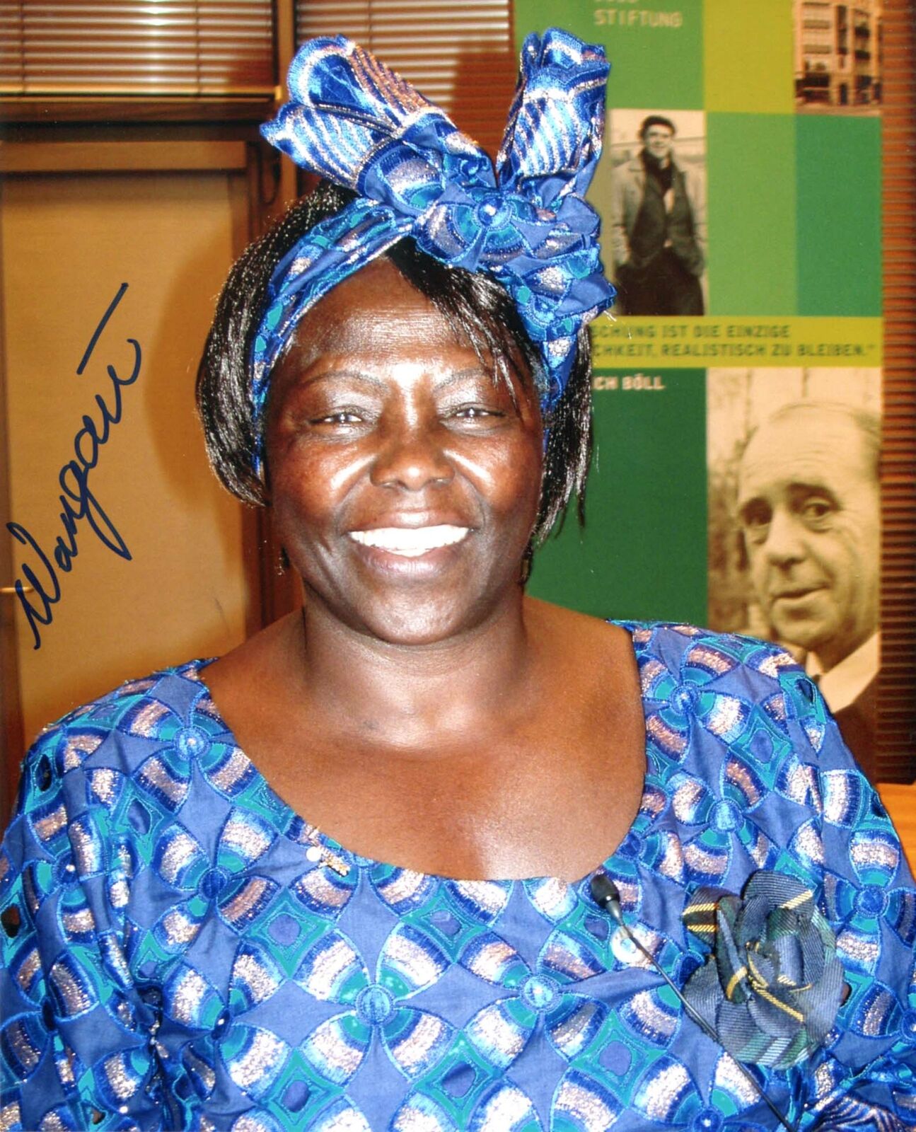 NOBEL PEACE PRIZE Wangari Maathai autograph, In-Person signed Photo Poster painting