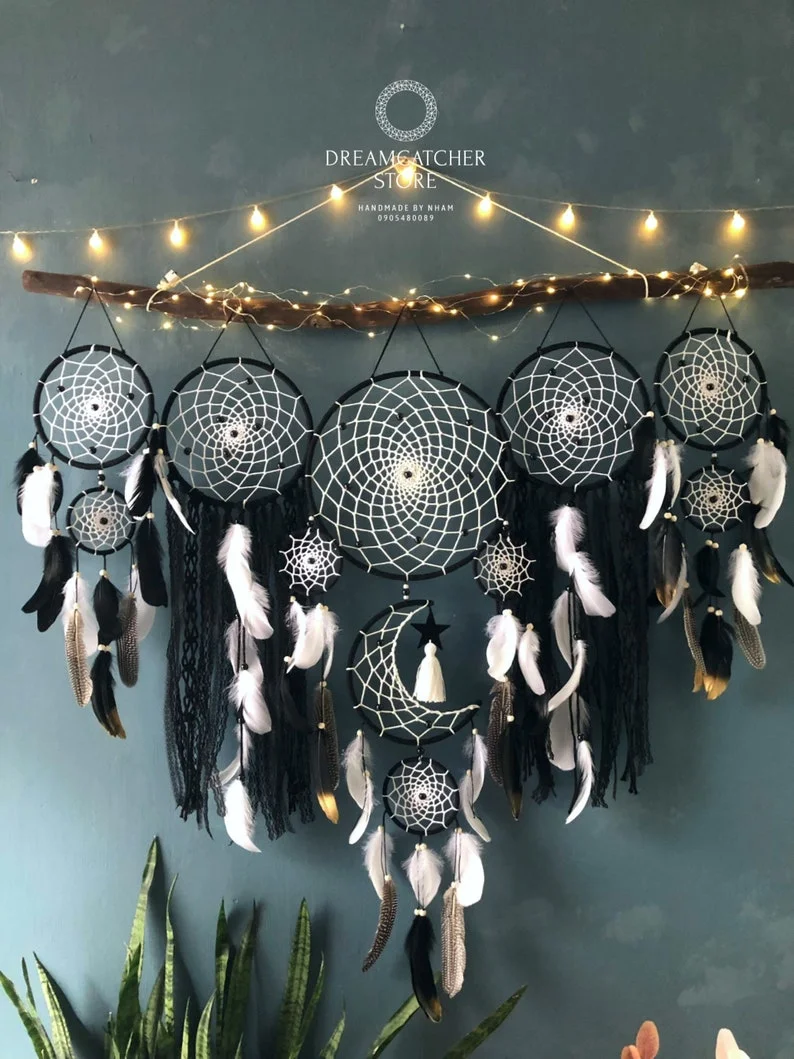 🌟 Dreamcatcher moon and stars hanging over the bed(🎁Hot Sale-$100 OFF🎁）
