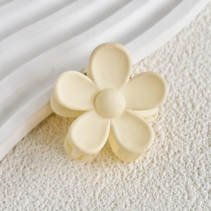 Women’s Sweet Flower Plastic Stoving Varnish Hair Claws