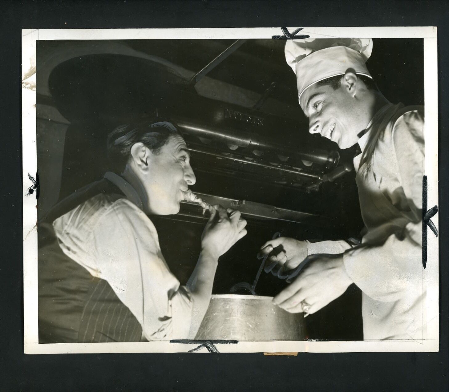 Joe DiMaggio at his SF restaurant with tenor Tito Schipa 1937 Wire Photo Poster painting Yankees