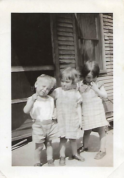 SMALL FOUND Photo Poster painting Original BLACK AND WHITE Snapshot KIDS FROM BEFORE 21 58 E