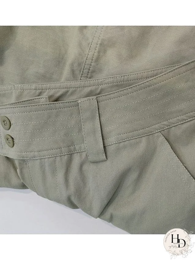 Streetwear-Inspired Black Cargo Pants