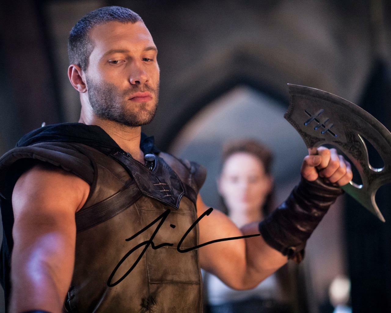 Jai Courtney I Frankenstein SIGNED AUTOGARPHED 10 X 8