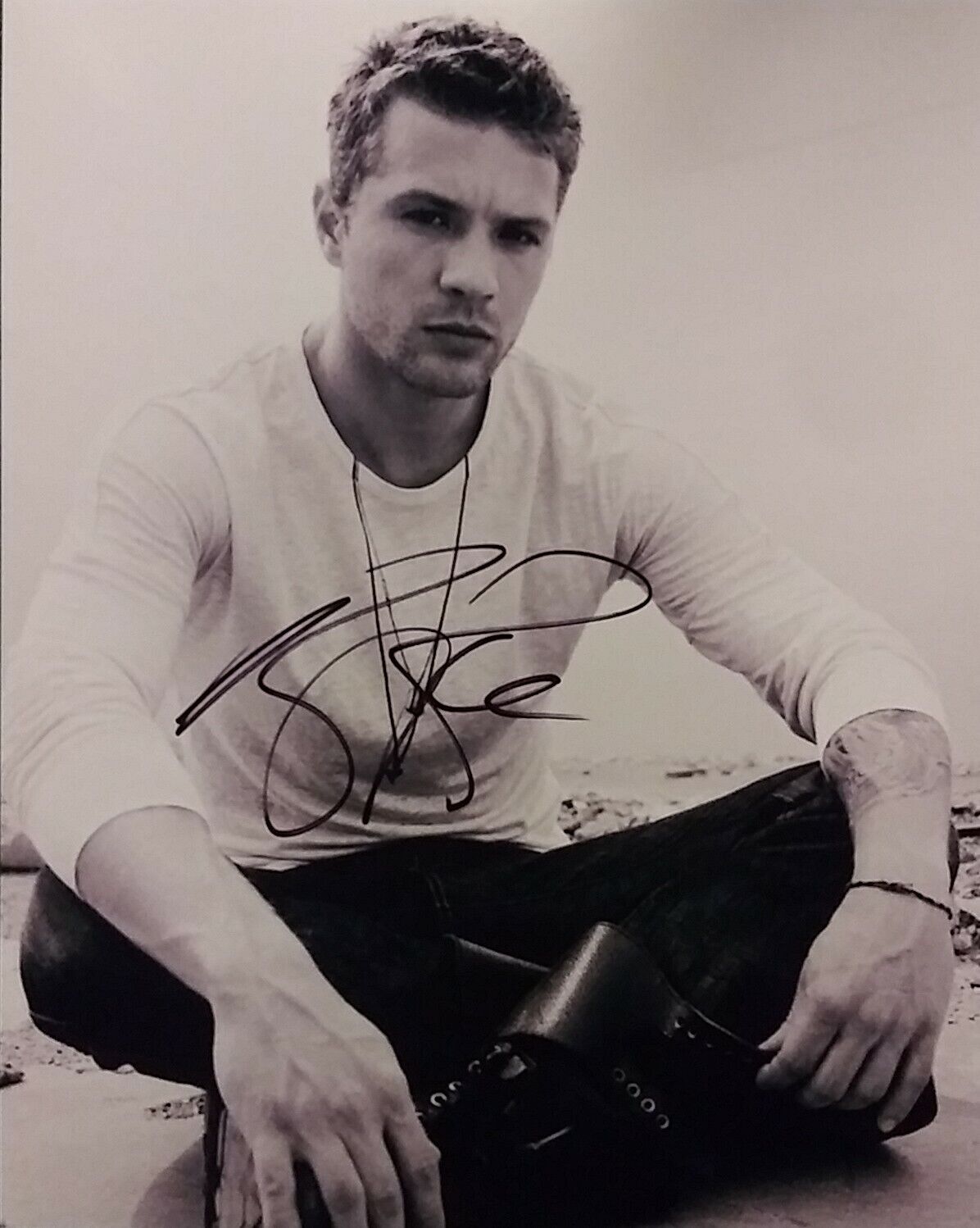 Ryan Phillippe signed 8 x 10