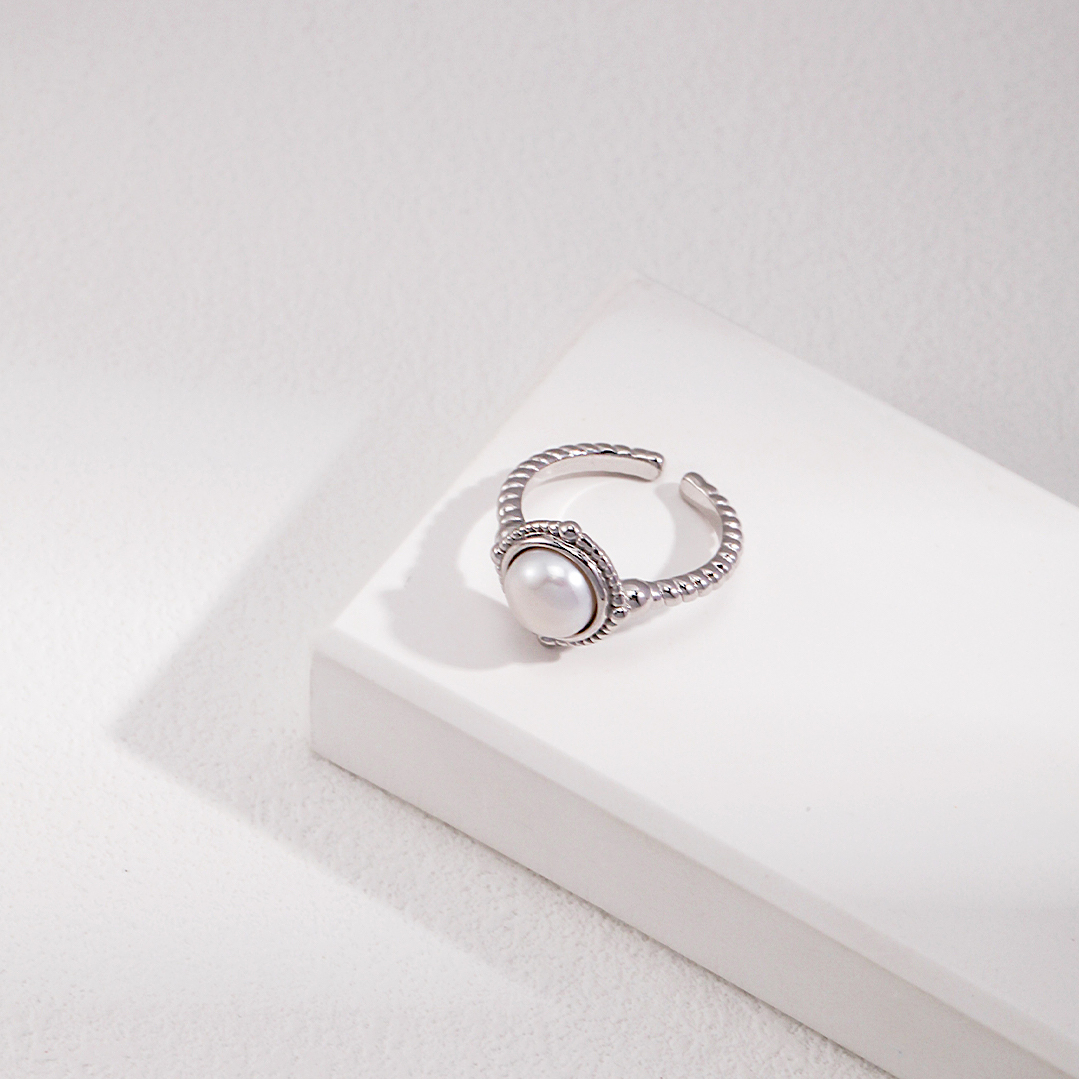 Vintage Twist Pearl Gold Plated Adjustable Ring