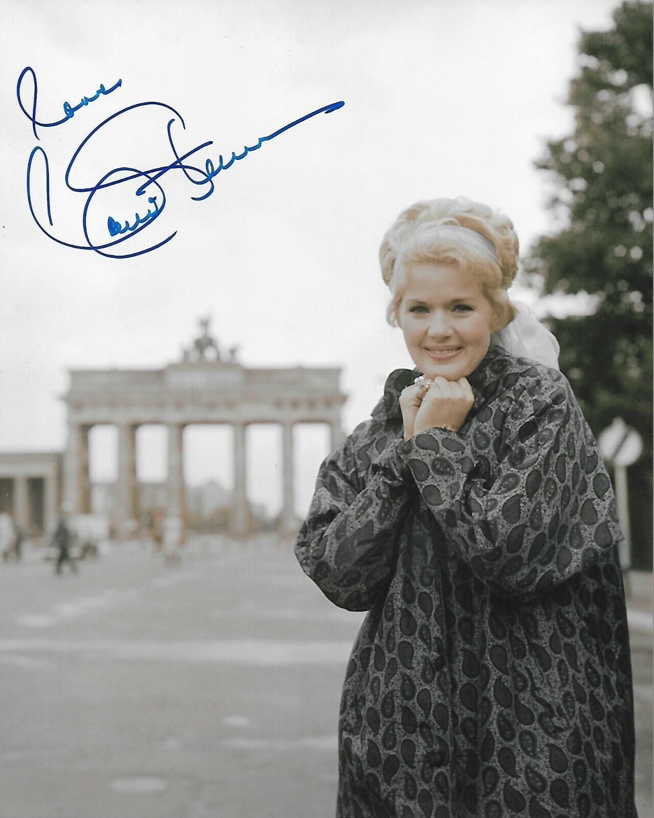 Connie Stevens Original Autographed 8X10 Photo Poster painting #81 signed at Hollywood Show