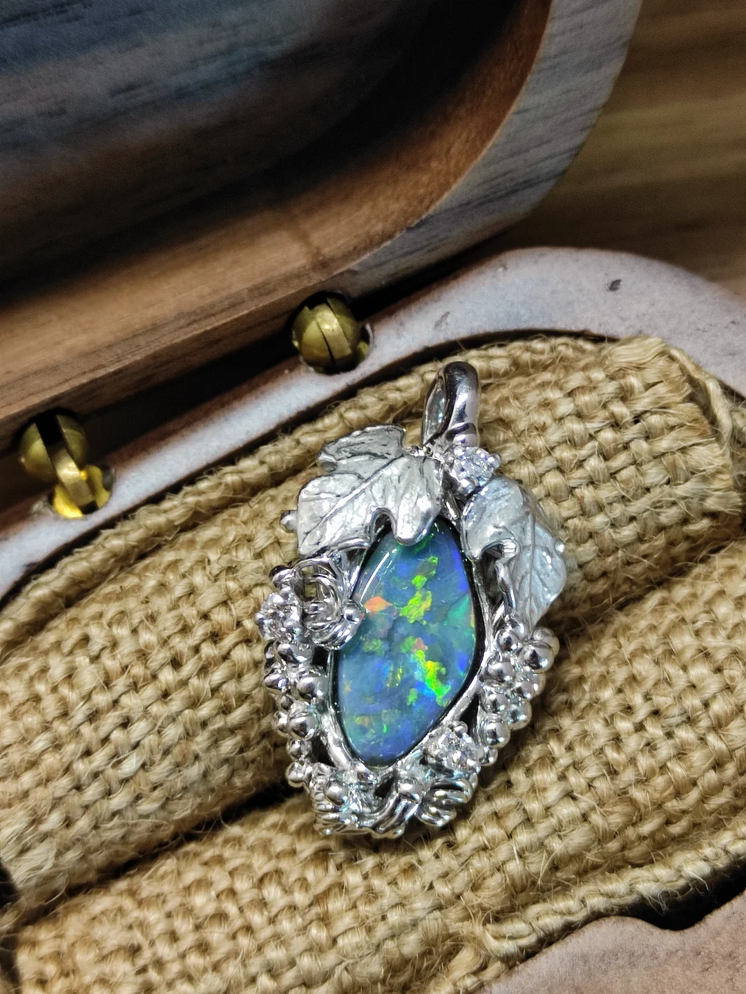 S305 黑欧泊钻石葡萄藤吊坠pt900，主石2.19ct，钻石0.12ct，9g【日本证书，神似设计师松崎勉风格，不含链】