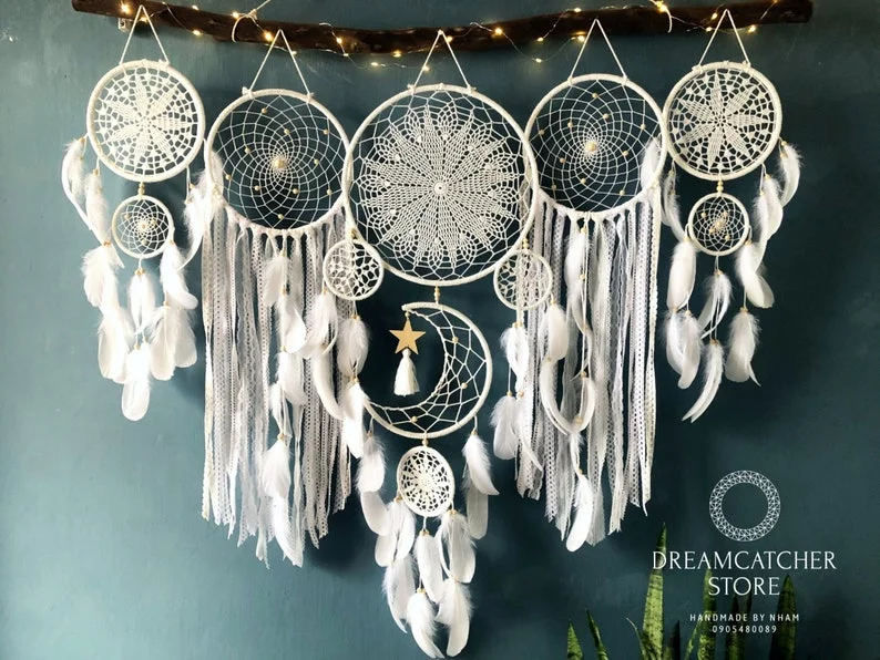🌟 Dreamcatcher moon and stars hanging over the bed(🎁Hot Sale-$100 OFF🎁）