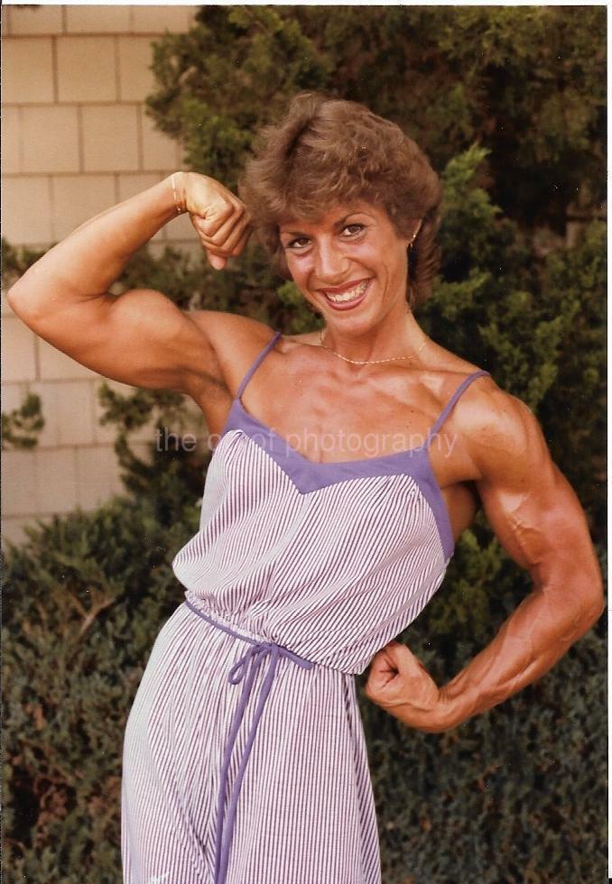 80's 90's FOUND Photo Poster painting Color MUSCLE GIRL Original EN Female Bodybuilder 112-4 I