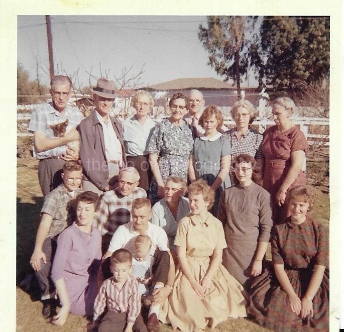 FOUND Photo Poster paintingGRAPH Color FAMILY GATHERING Portrait VINTAGE 50′s 60′s 22 46 V